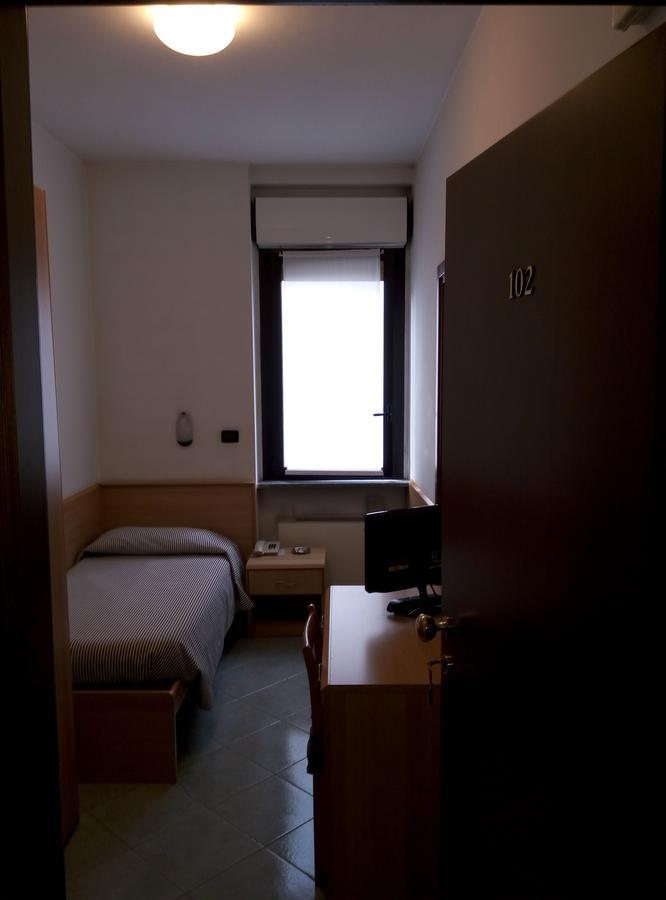 Hotel Cristallo Novara Kültér fotó